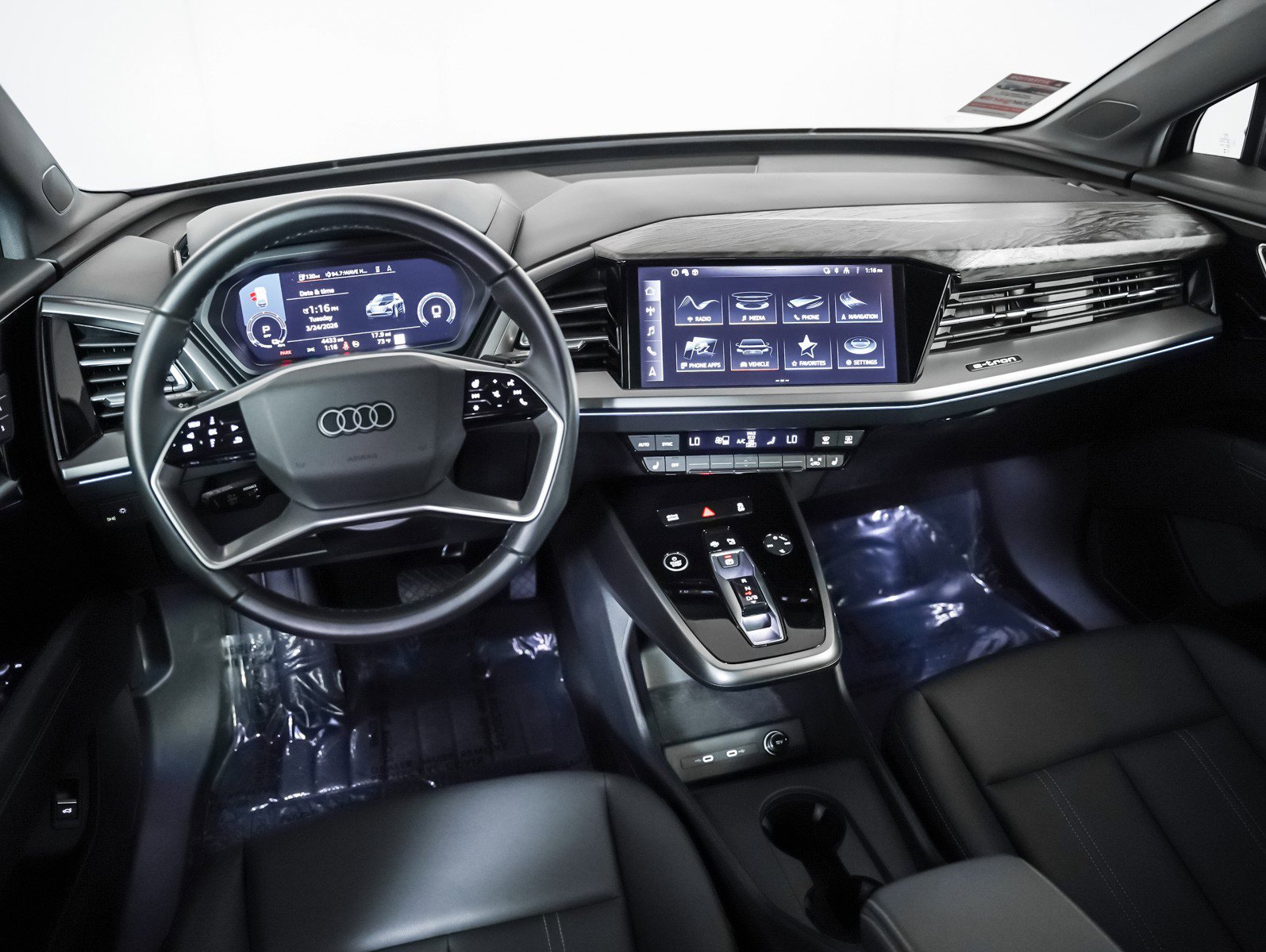 Used 2024 Audi Q4 e-tron Premium Plus image 17