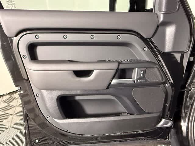 New 2026 Land Rover Defender 110 X-Dynamic SE AWD/4WD image 20