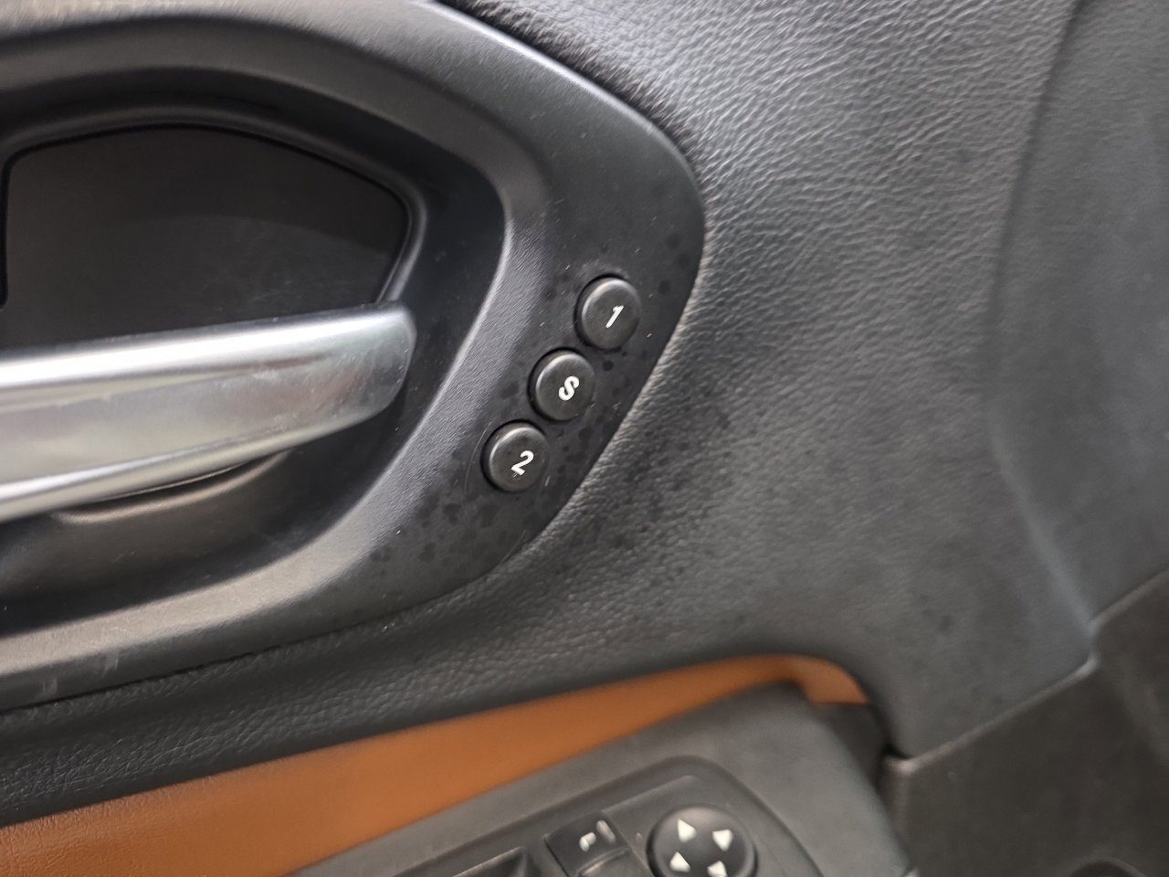 Used 2019 Jeep Cherokee Overland w/ Technology Group image 30