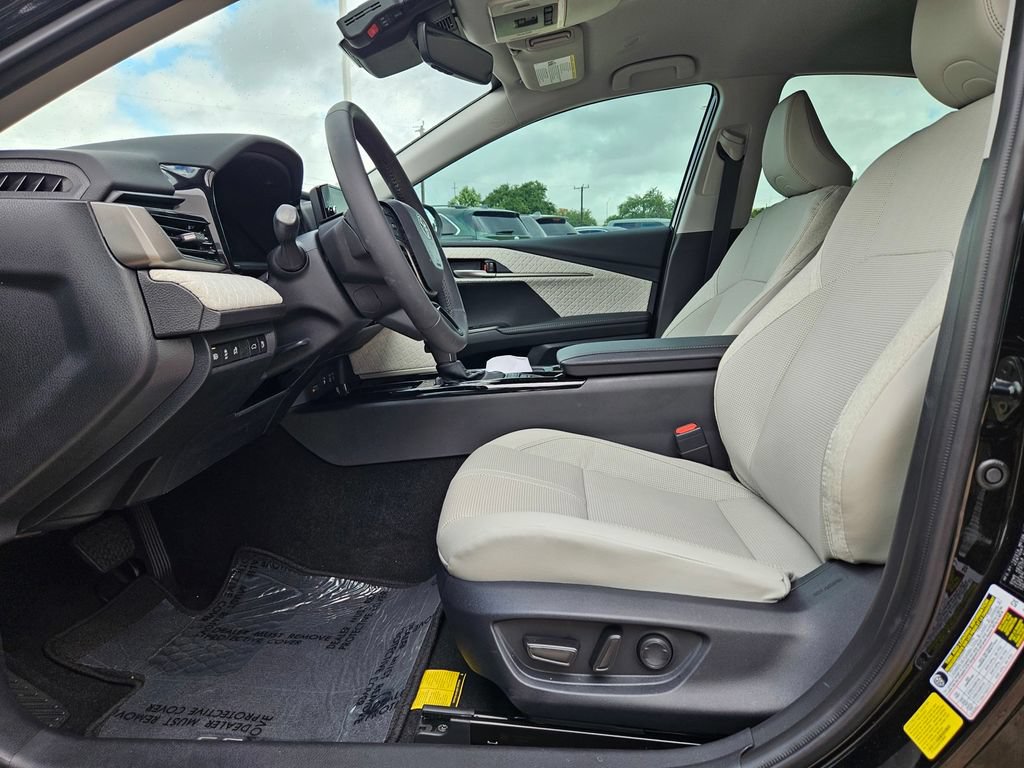 Used 2026 Toyota Camry XLE FWD image 18