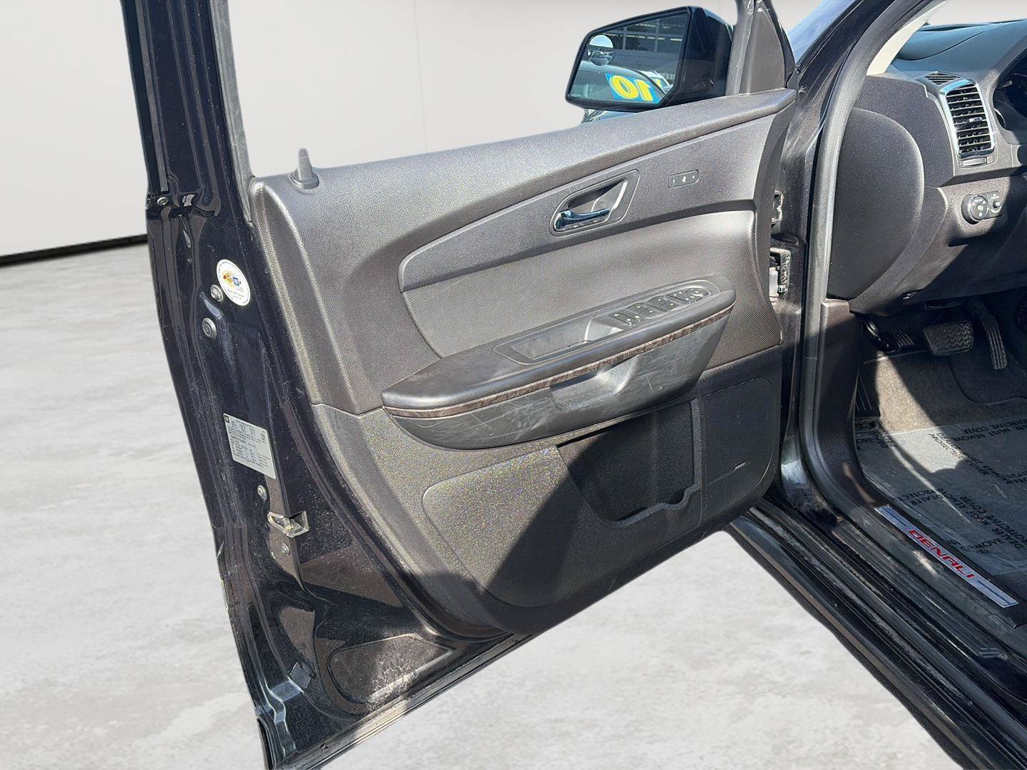 Used 2012 GMC Acadia Denali FWD image 18