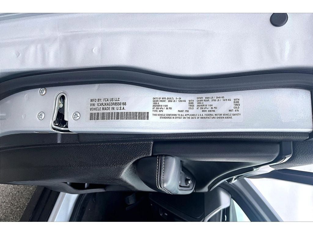 Used 2024 Jeep Grand Cherokee L Laredo AWD/4WD image 37