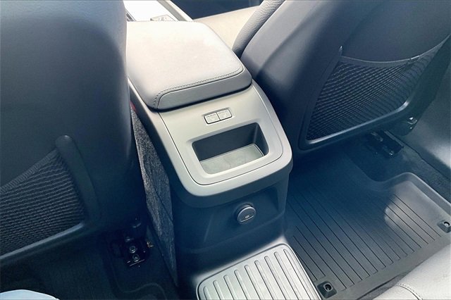 Used 2025 Volvo XC60 T8 Plus w/ Protection Package Premier image 25