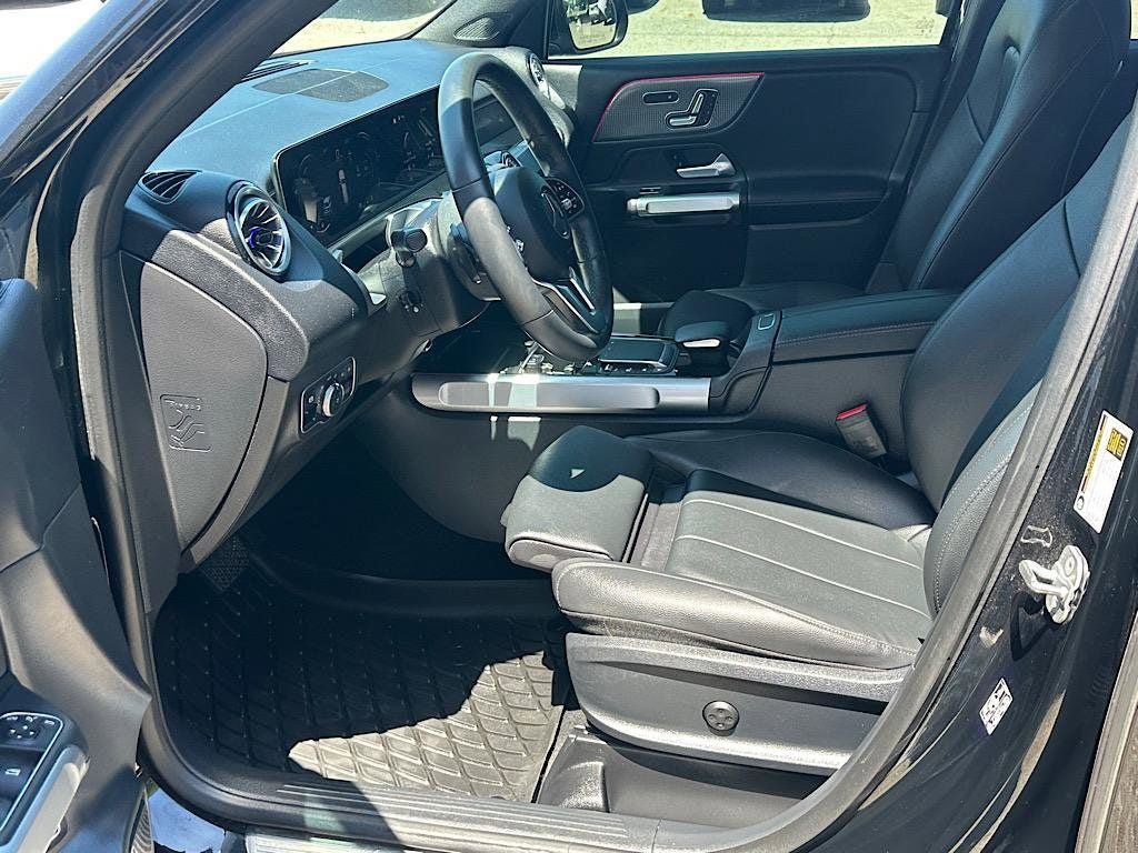 Used 2023 Mercedes-Benz GLB 250 4MATIC image 10
