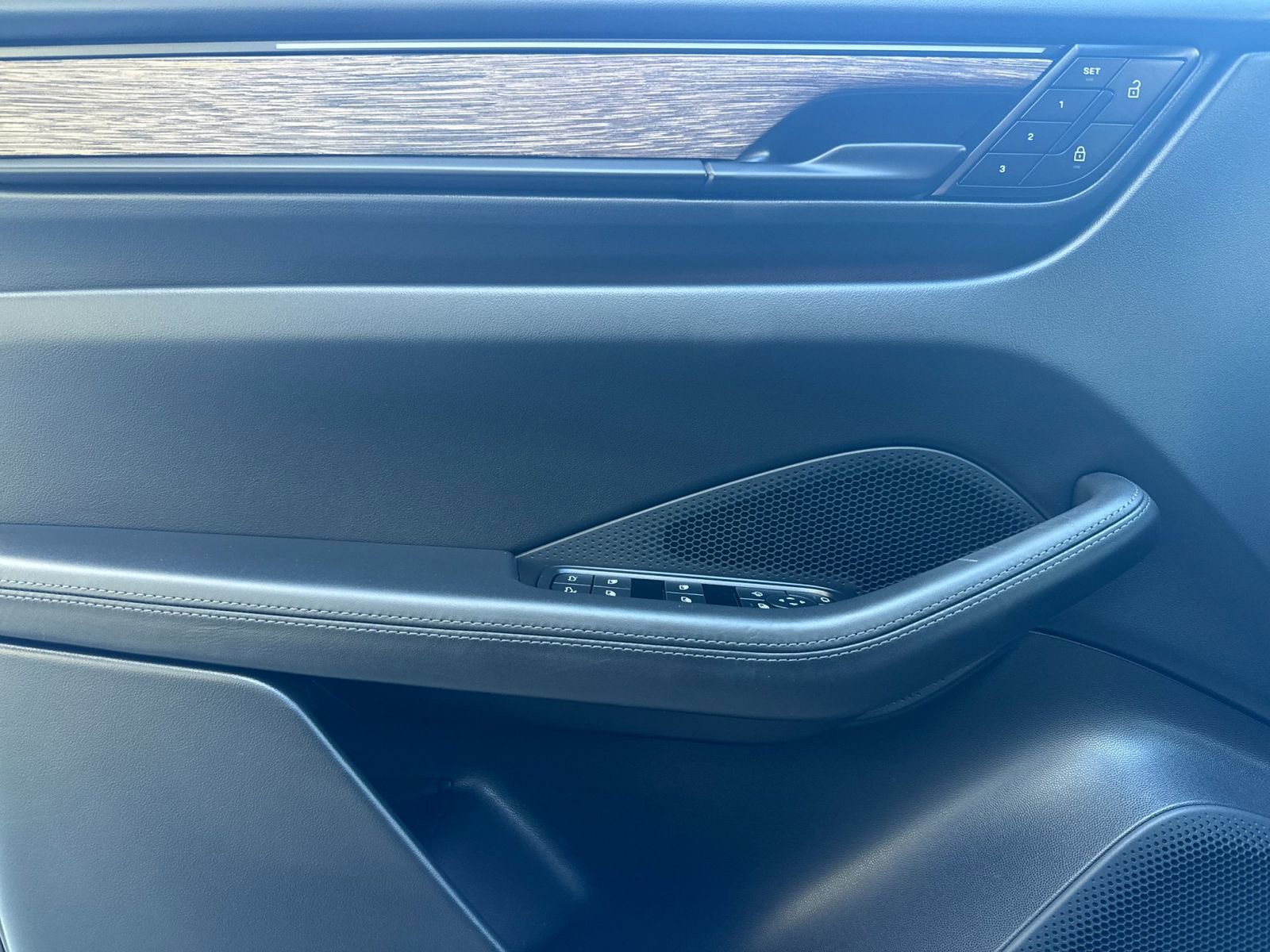 Used 2025 Porsche Macan Electric image 12