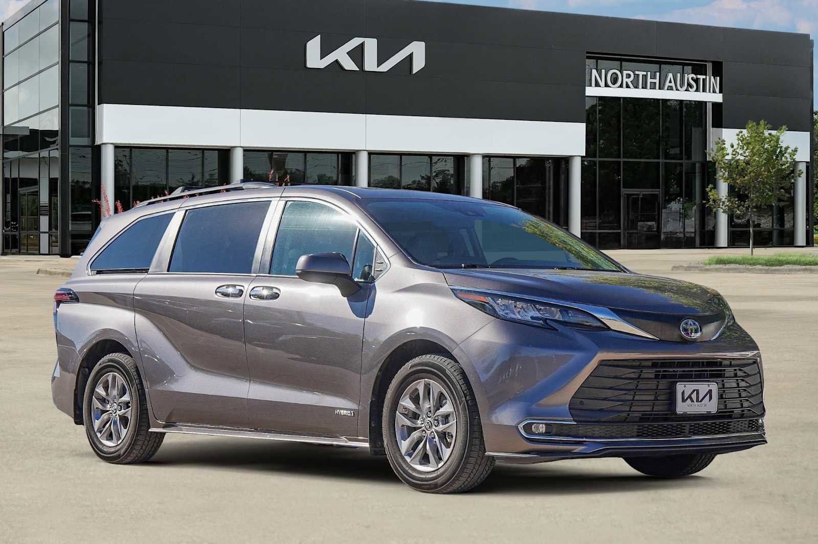 Used 2021 Toyota Sienna XLE image 8