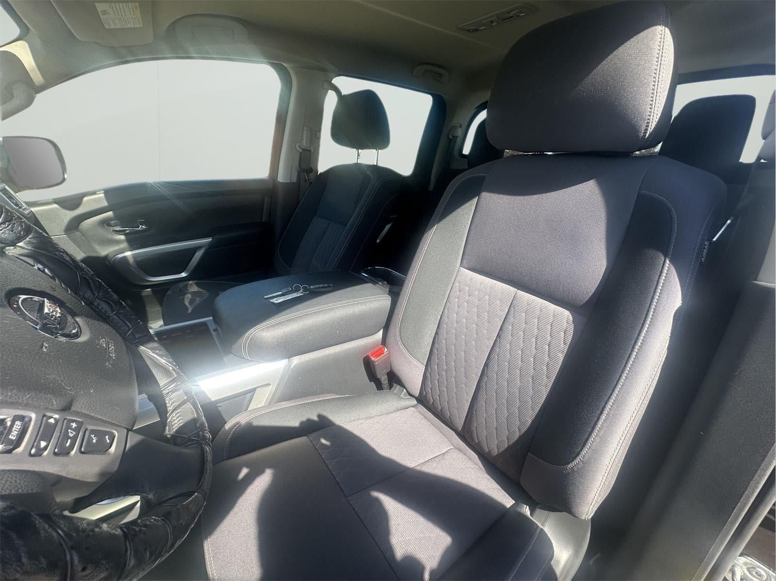 Used 2020 Nissan Titan SV w/ SV Convenience Package AWD/4WD image 14