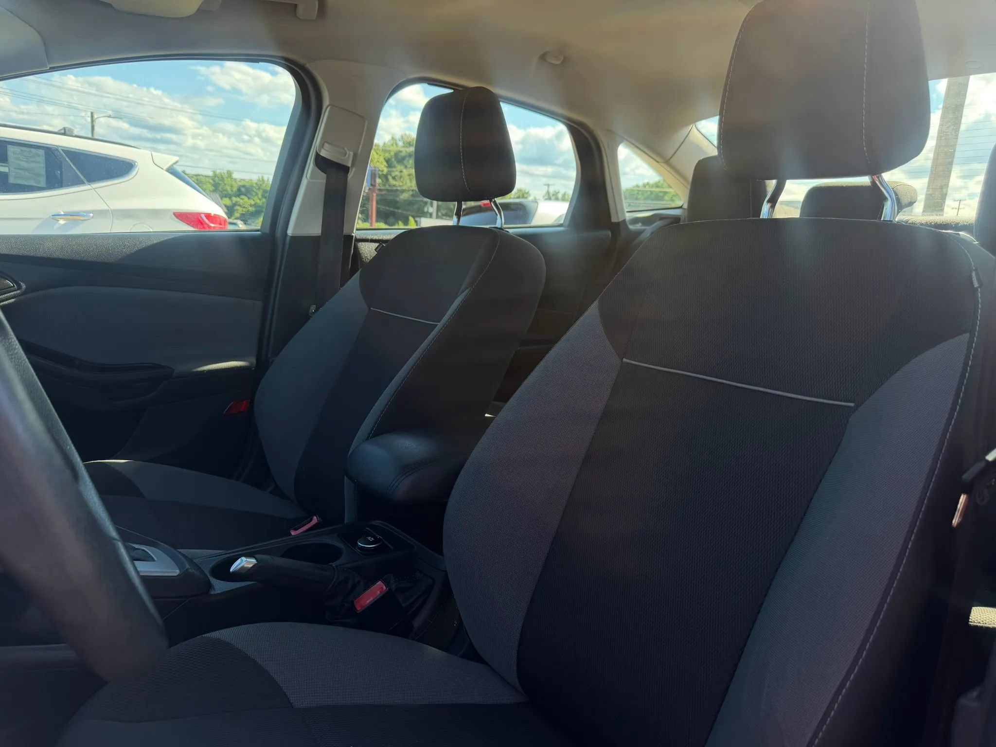 Used 2012 Ford Focus SE FWD image 9