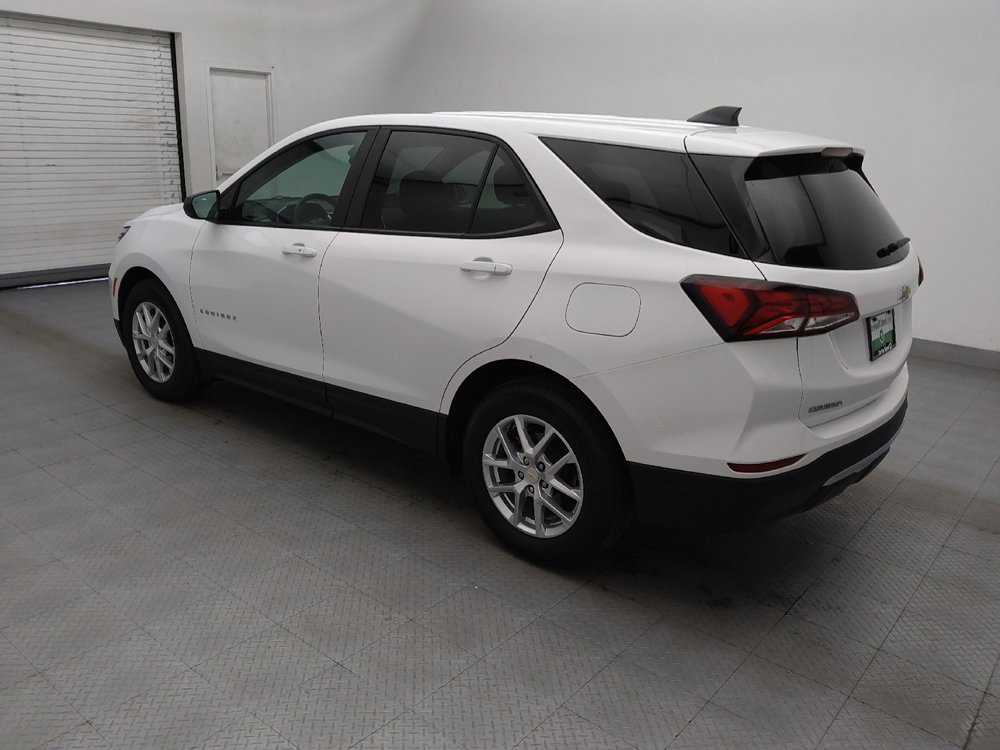 Used 2024 Chevrolet Equinox LS w/ LS Convenience Package FWD image 3