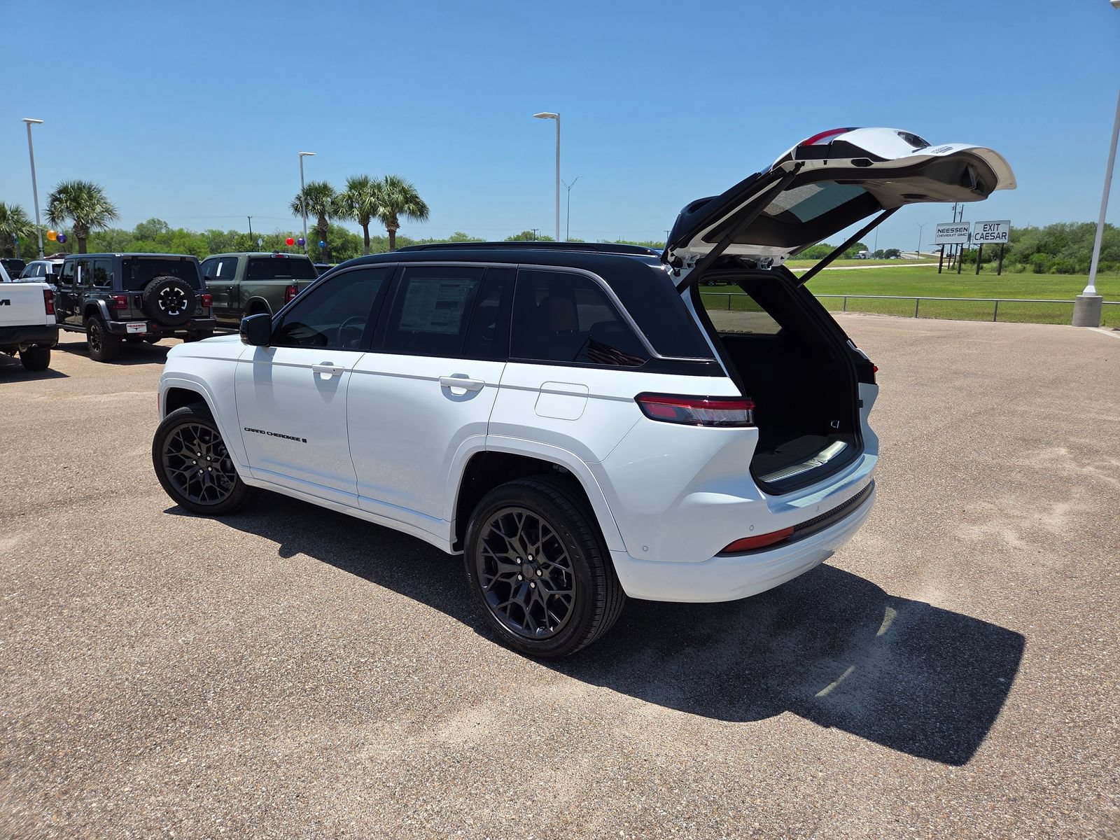 New 2026 Jeep Grand Cherokee Summit AWD/4WD image 27