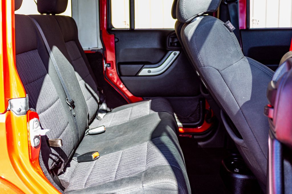 Used 2012 Jeep Wrangler Unlimited Sahara image 24