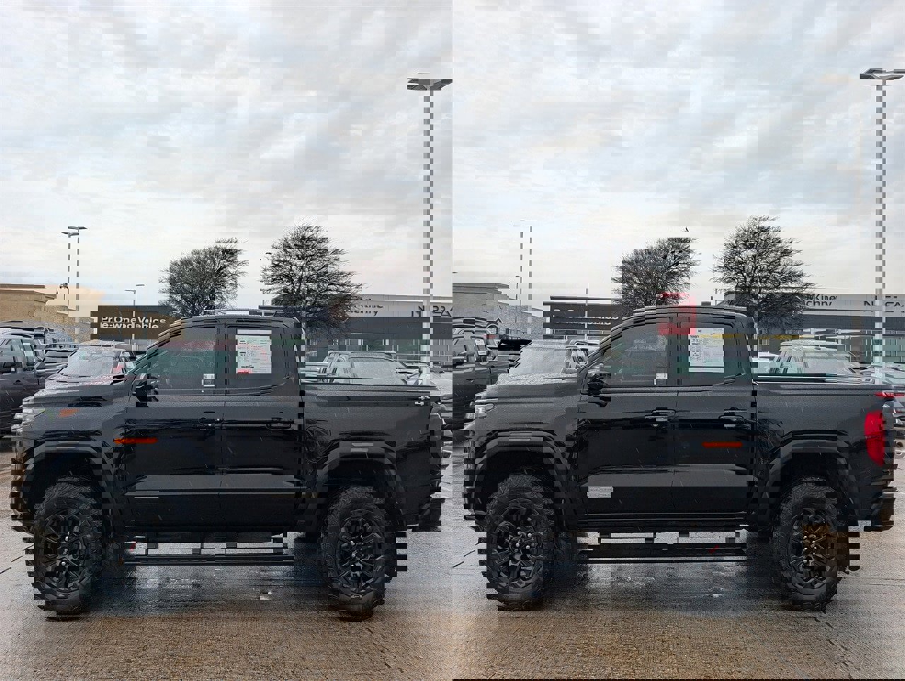 Used 2024 GMC Canyon Elevation w/ Convenience Package image 3