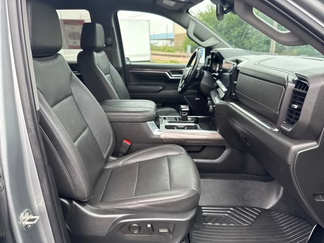 Used 2023 Chevrolet Silverado 1500 LTZ AWD/4WD image 32