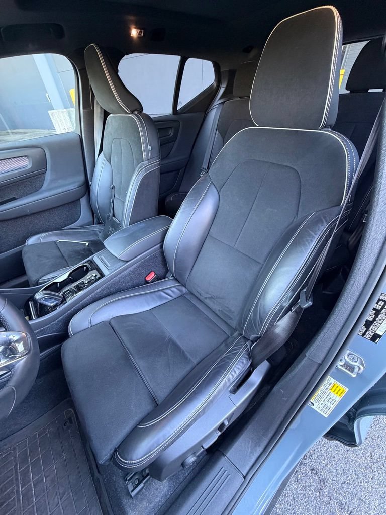 Used 2022 Volvo XC40 T5 R-Design w/ Advanced Package AWD/4WD image 8