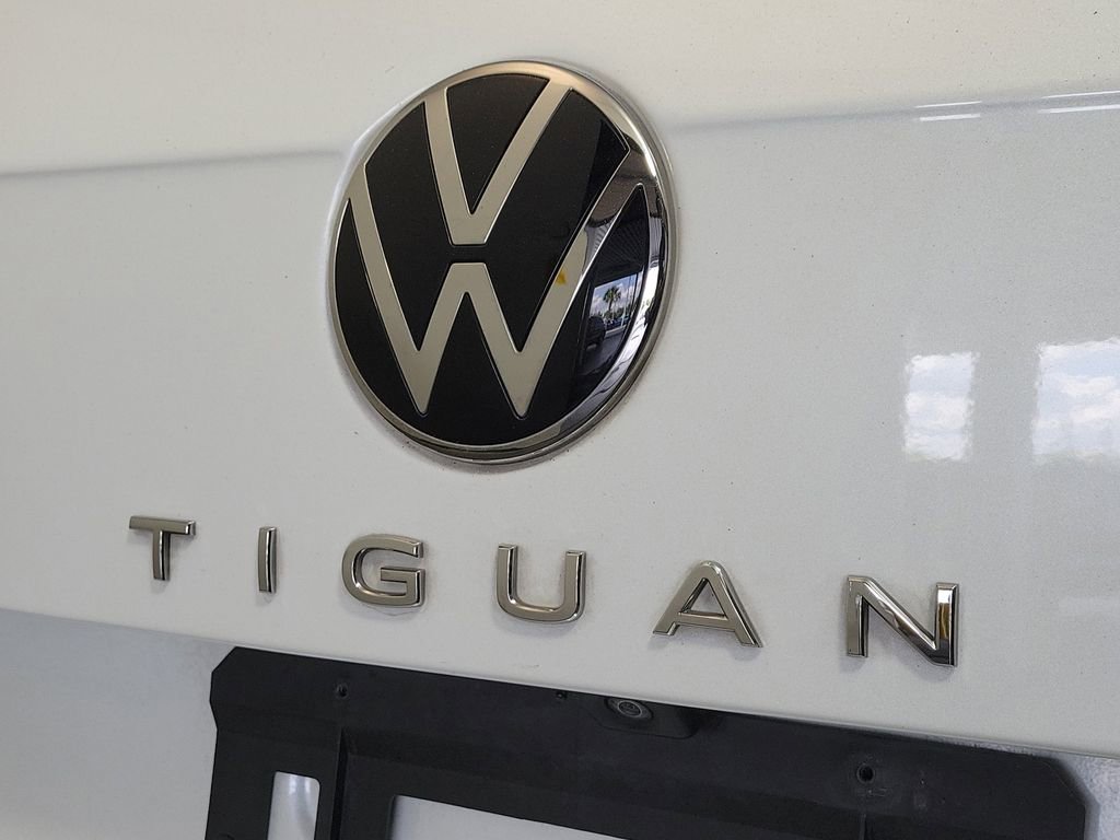 Used 2022 Volkswagen Tiguan SE R-Line AWD/4WD image 8