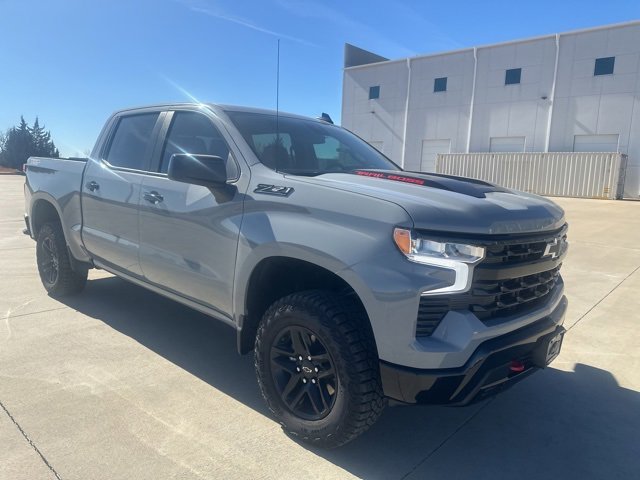 Used 2024 Chevrolet Silverado 1500 LT Trail Boss w/ Convenience Package II image 3