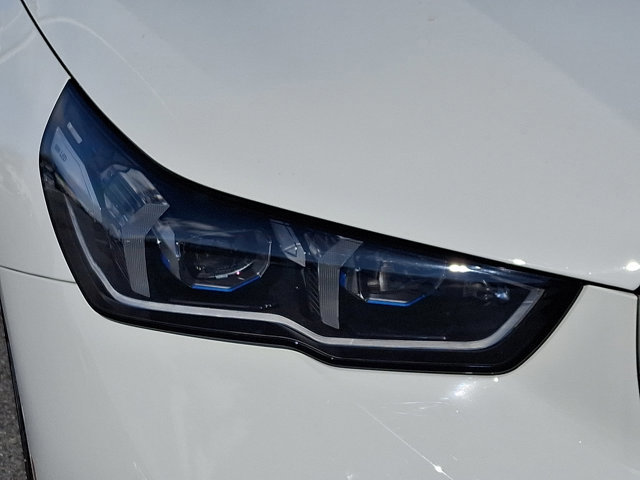 Certified 2025 BMW i5 xDrive40 w/ M Sport Package AWD/4WD image 9