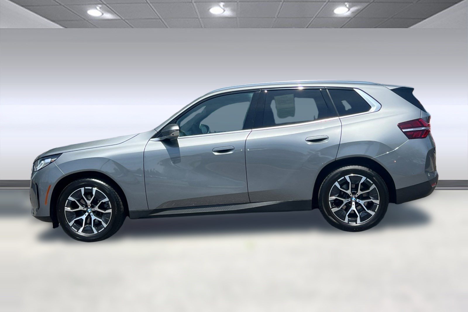 Used 2025 BMW X3 xDrive30i w/ Premium Package AWD/4WD image 2