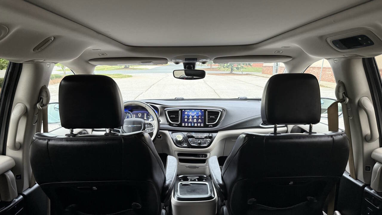 Used 2018 Chrysler Pacifica Limited image 20
