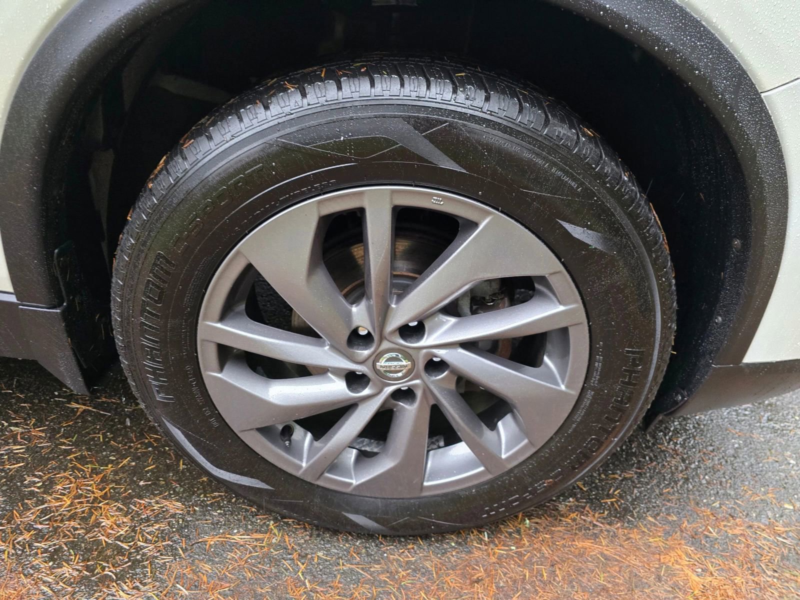 Used 2016 Nissan Rogue SL w/ SL Premium Package image 9