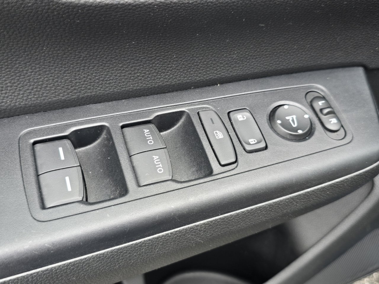 Used 2023 Honda CR-V EX image 25