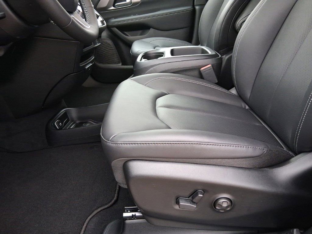 New 2026 Chrysler Pacifica Select image 14
