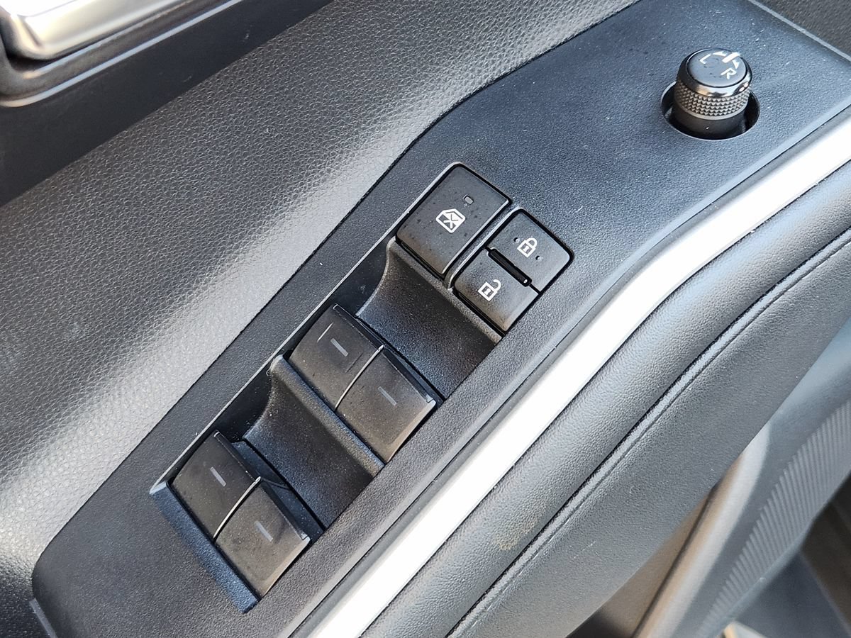 Used 2024 Toyota Highlander XLE FWD image 44