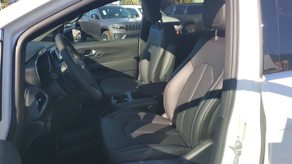 New 2026 Chrysler Pacifica Select image 18