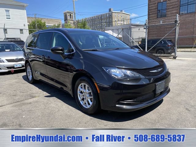 Used 2023 Chrysler Voyager LX FWD image 2