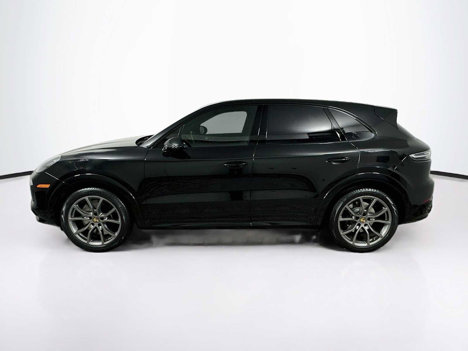 Certified 2023 Porsche Cayenne Turbo AWD/4WD image 2