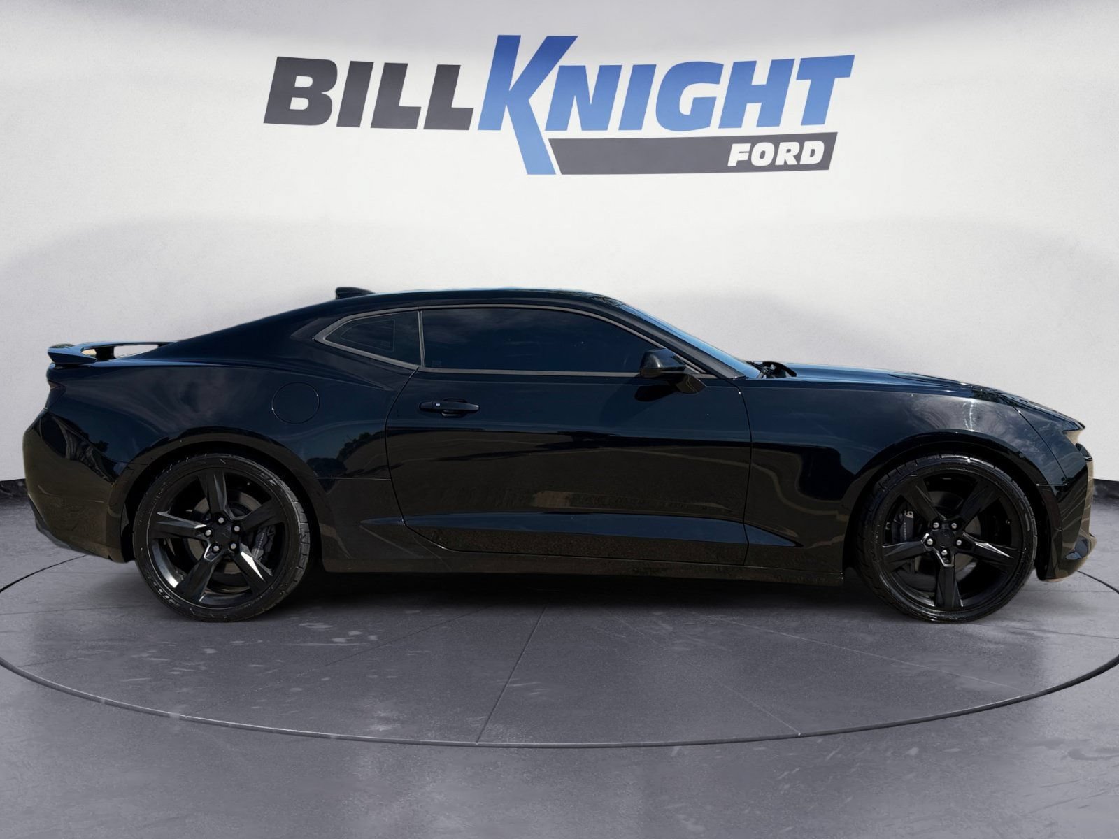 Used 2018 Chevrolet Camaro SS RWD image 6