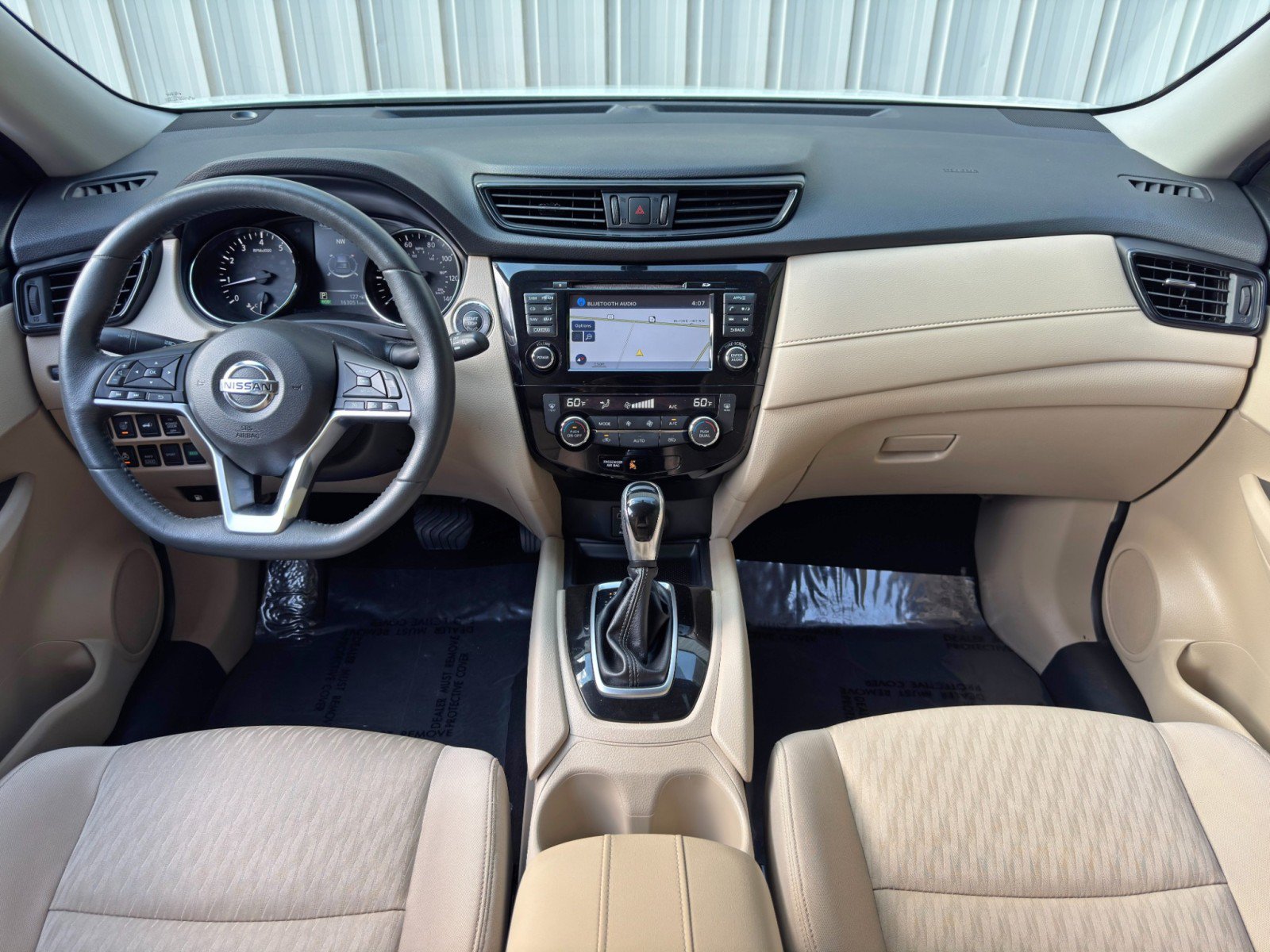 Used 2017 Nissan Rogue SV w/ SV Premium Package AWD/4WD image 11