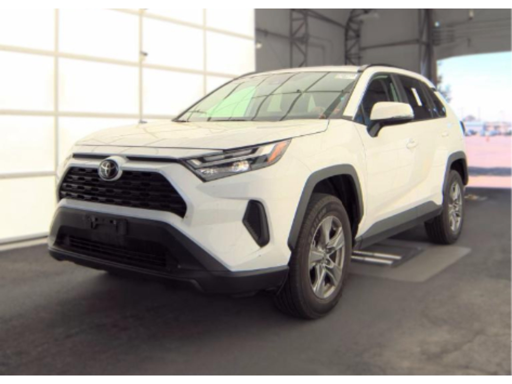 Used 2025 Toyota RAV4 XLE w/ Weather Package AWD/4WD image 4