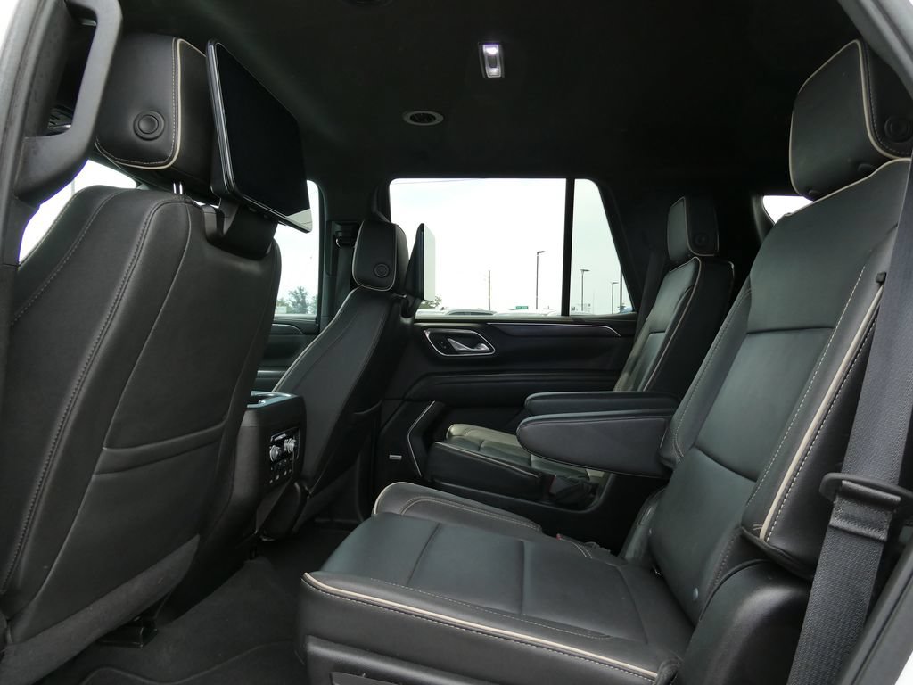 Certified 2024 GMC Yukon SLT w/ SLT Luxury Package AWD/4WD image 21