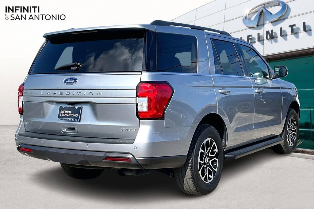 Used 2024 Ford Expedition XLT AWD/4WD image 2