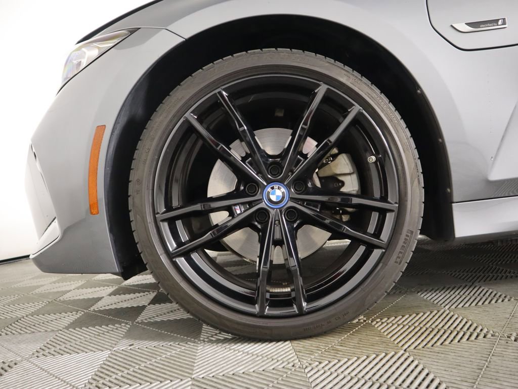 Used 2023 BMW 330e w/ M Sport Package image 31