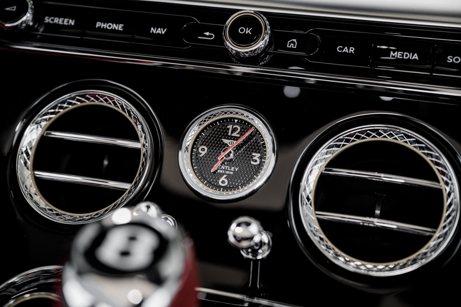 Used 2023 Bentley Continental GT V8 image 32