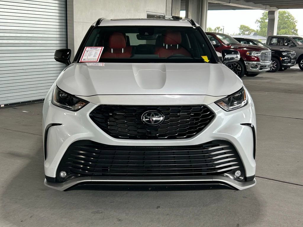 Used 2022 Toyota Highlander XSE image 2