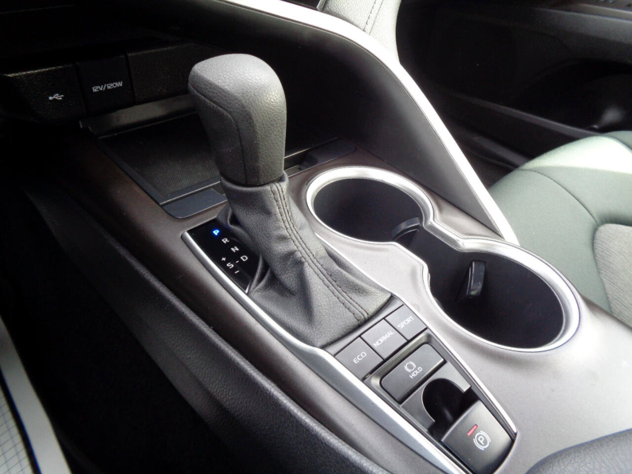 Used 2022 Toyota Camry LE image 33