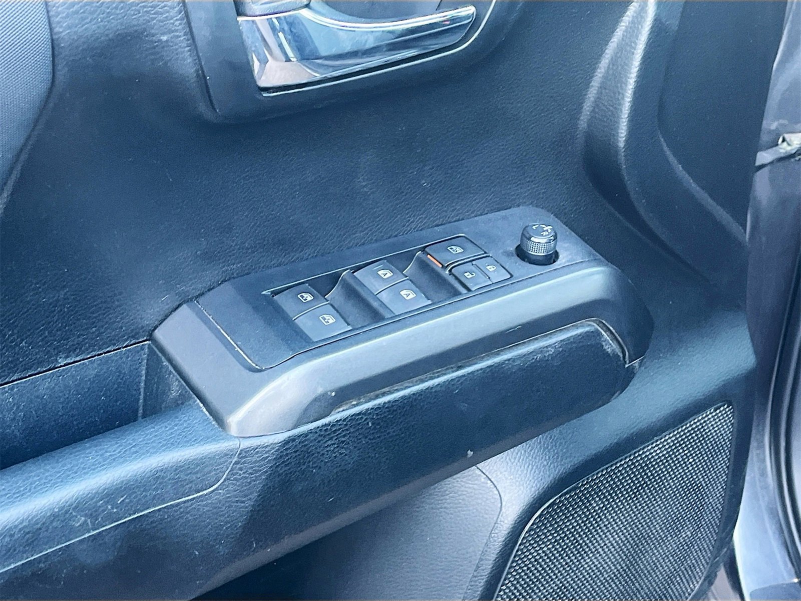 Used 2021 Toyota Tacoma TRD Off-Road image 17