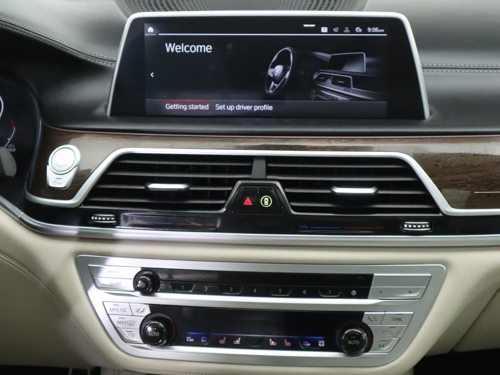 Certified 2022 BMW 750i xDrive w/ Luxury Rear Seating Package image 14