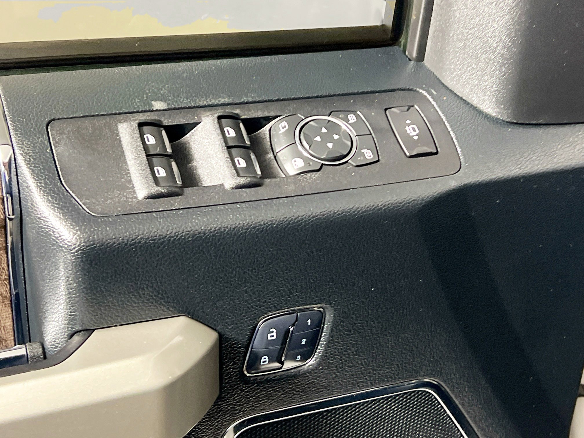 Used 2018 Ford F250 Lariat w/ Lariat Ultimate Package image 16