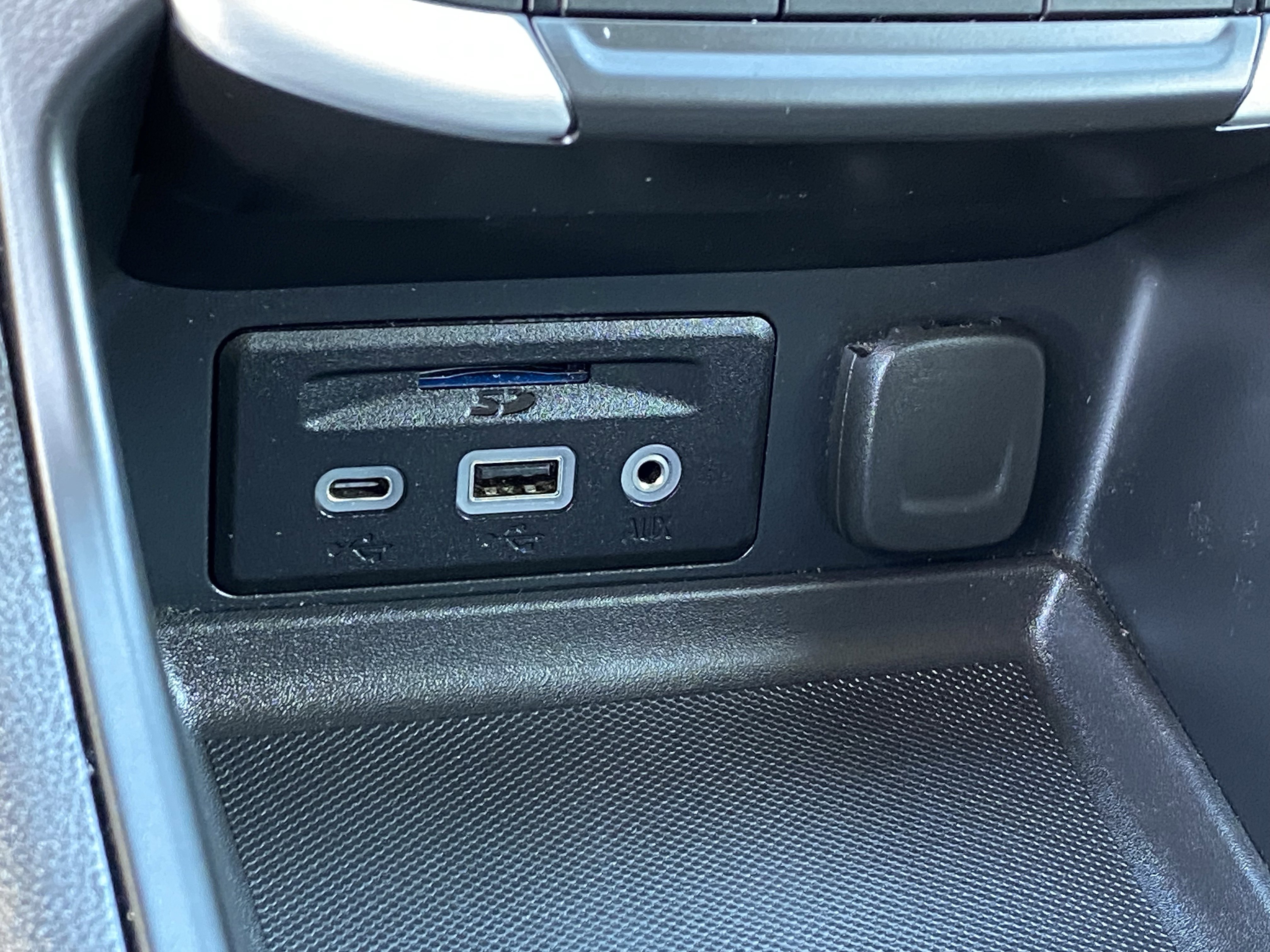 Used 2023 GMC Terrain SLT image 22