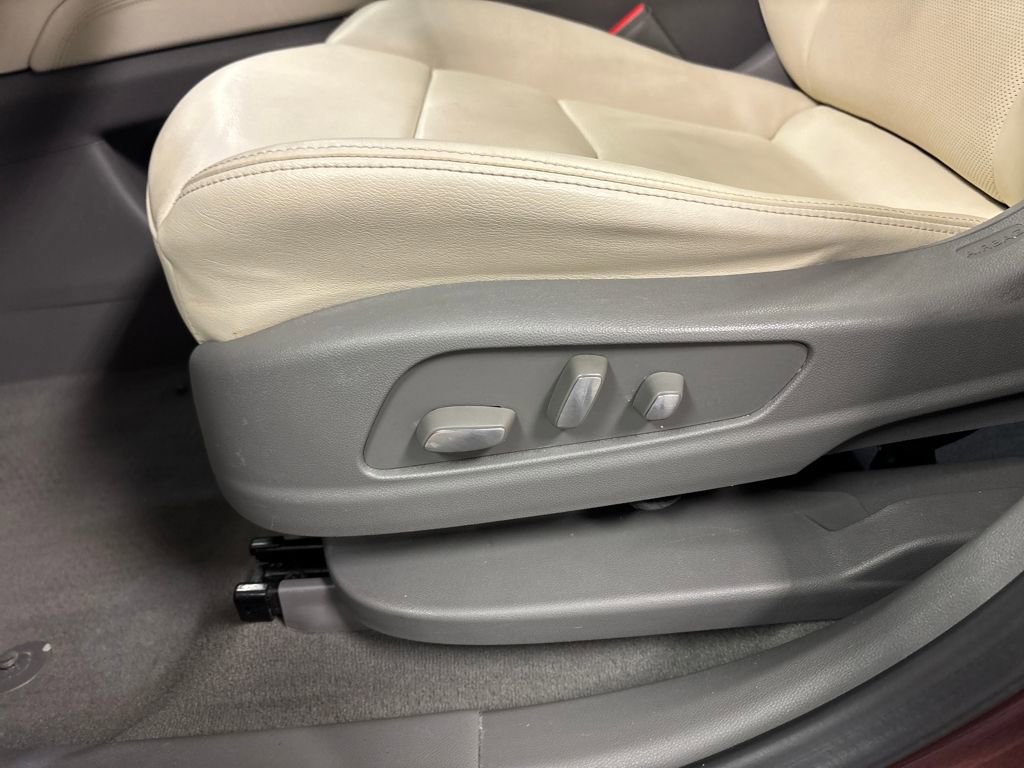 Used 2023 Cadillac XT6 Premium Luxury image 17