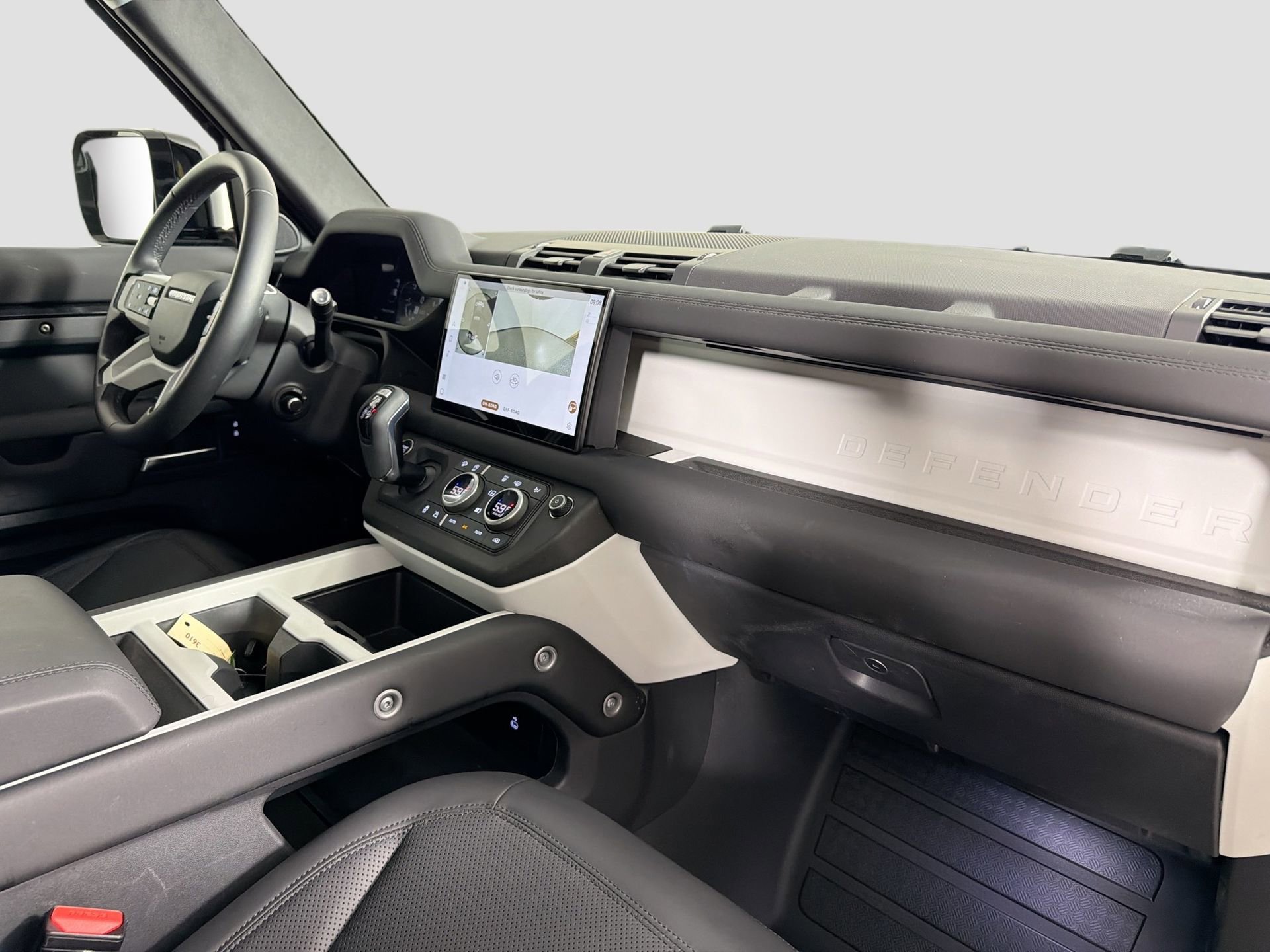 Certified 2025 Land Rover Defender 110 S image 32