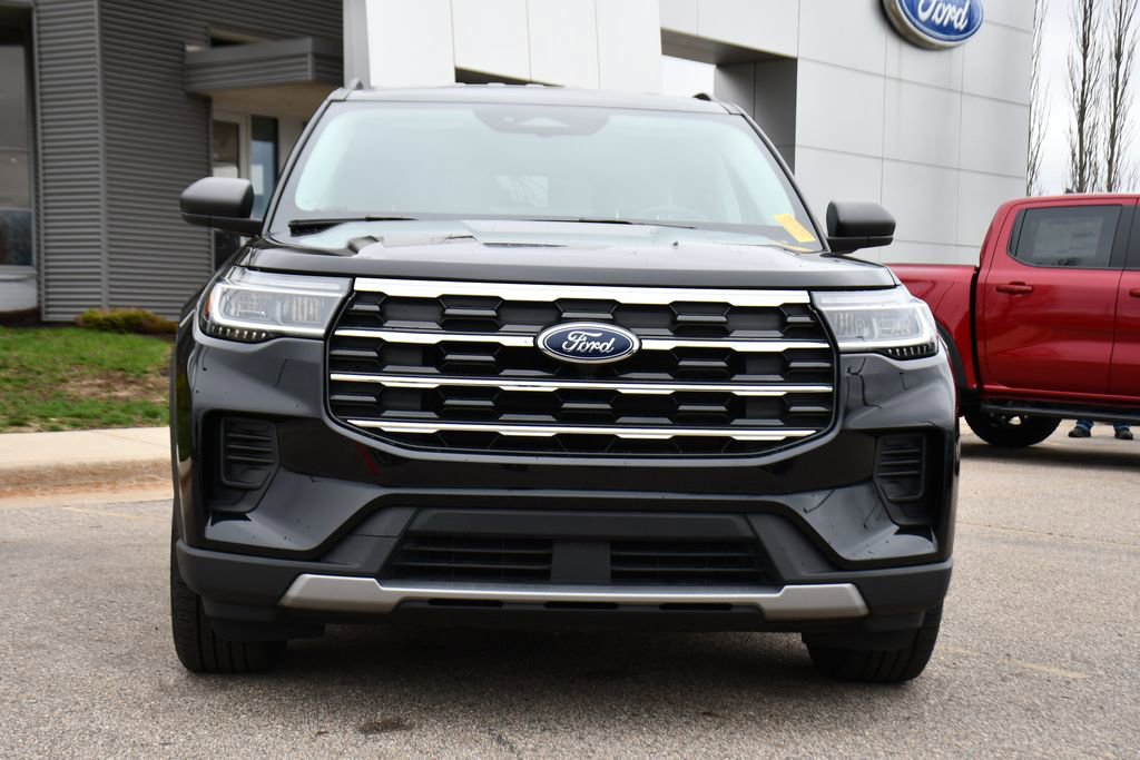 Used 2025 Ford Explorer Active AWD/4WD image 9