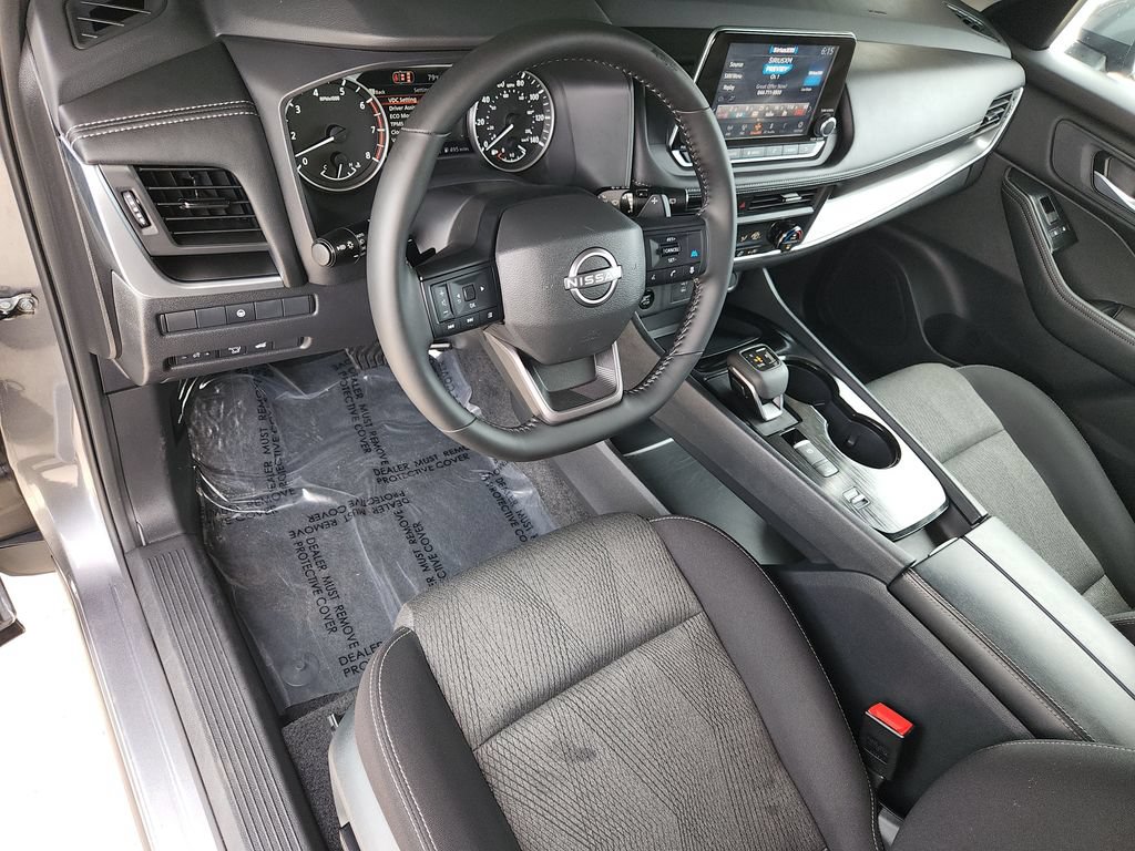 Used 2026 Nissan Rogue SV FWD image 12