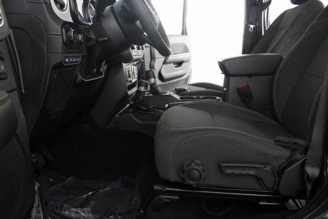 Used 2025 Jeep Wrangler Unlimited Sahara image 15