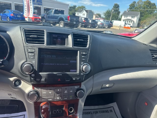 Used 2012 Toyota Highlander Limited w/ Tow Pkg AWD/4WD image 17