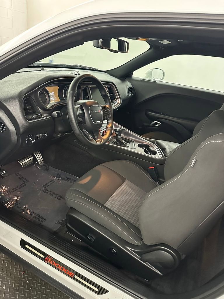 Used 2018 Dodge Challenger R/T Scat Pack w/ Dynamics Package RWD image 10